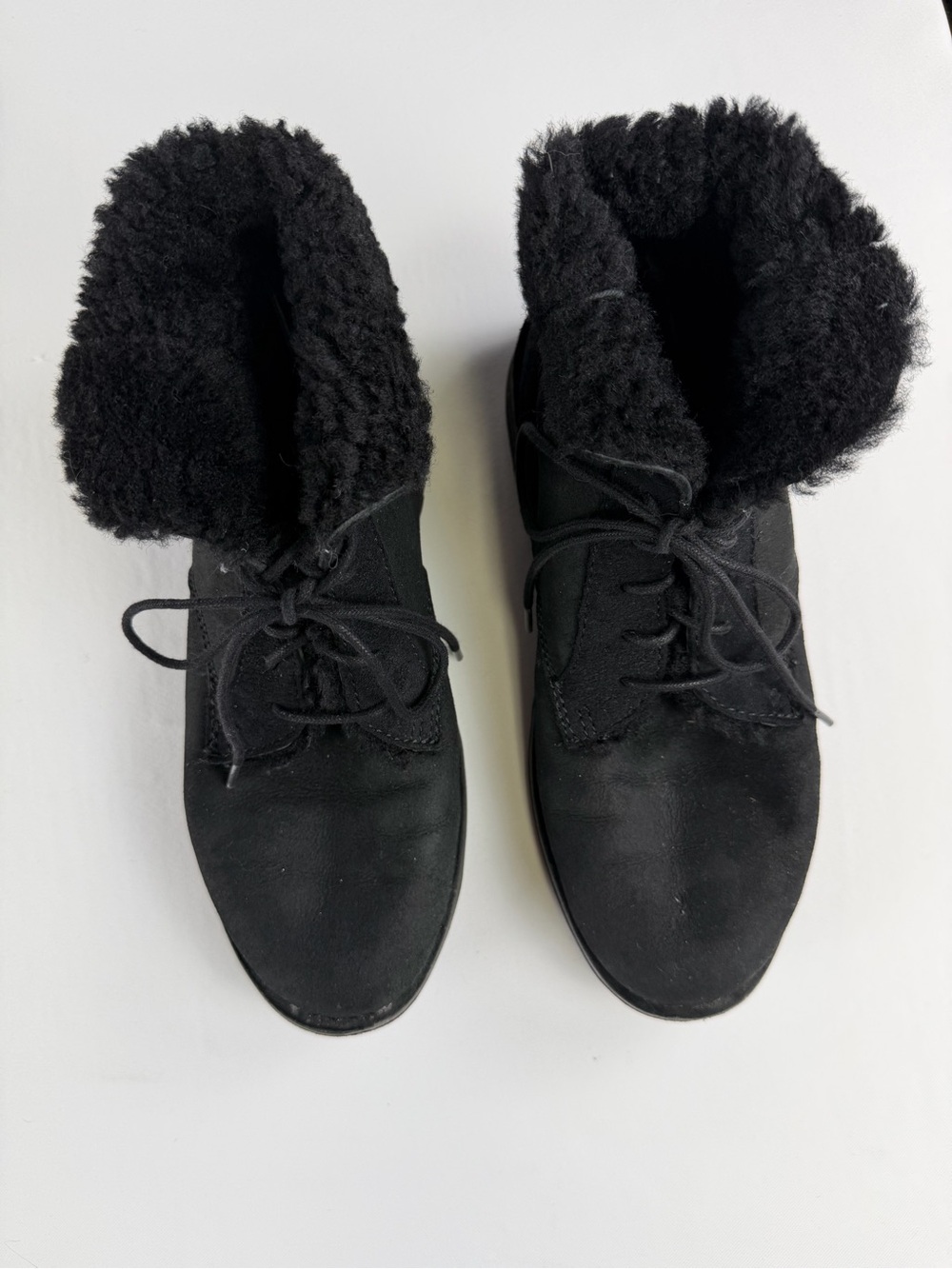 UGG Quincy Black Lace-Up Faux Fur Suede Ankle Boots - fold over and snap Size 8